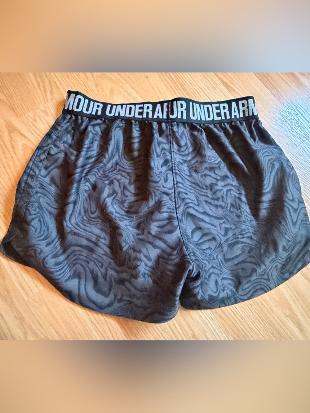 Under Armour Girls Black Swirl-Print Training Shorts - Picture 2 of 2